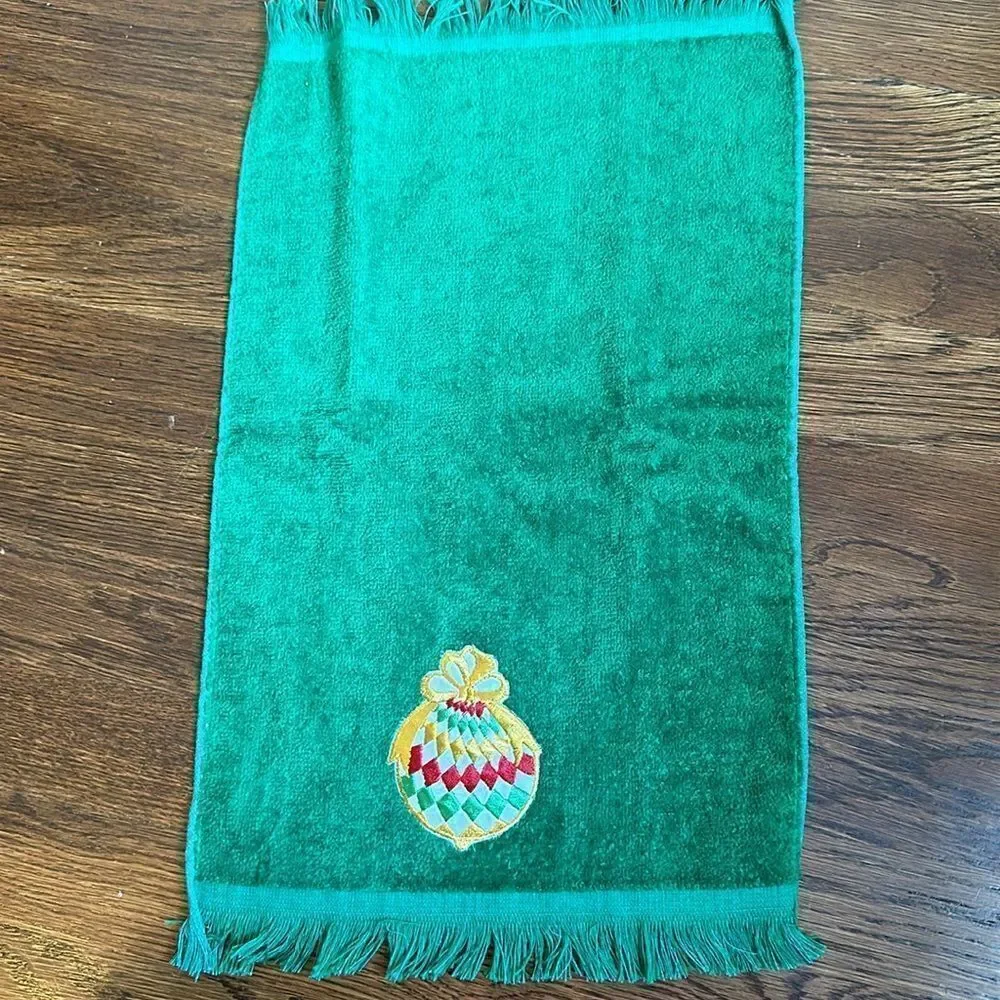 Vintage set of‎ 2 Christmas hand towels/embroidered ornament & Christmas candles
